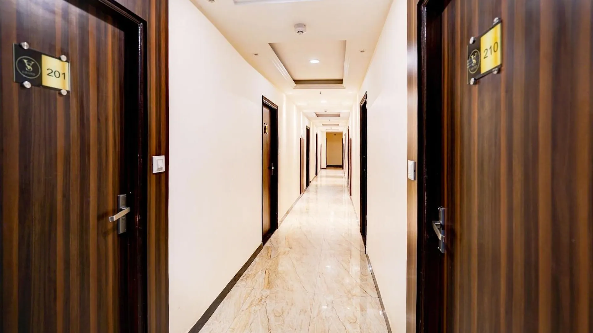 Townhouse Ram Katora Near Vishwanath Temple Formerly Sv Grand Hotel Varanasi 3*,