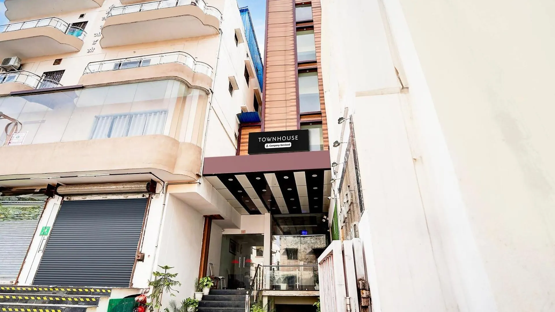 Contatti di Townhouse Ram Katora Near Vishwanath Temple Formerly Sv Grand