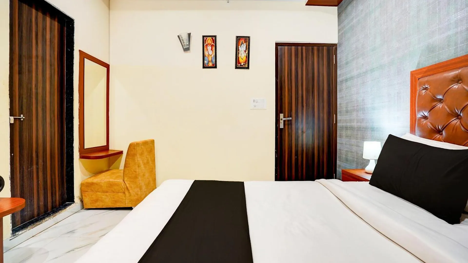 Hotel Townhouse Ram Katora Near Vishwanath Temple Formerly Sv Grand Varanasi 3*,