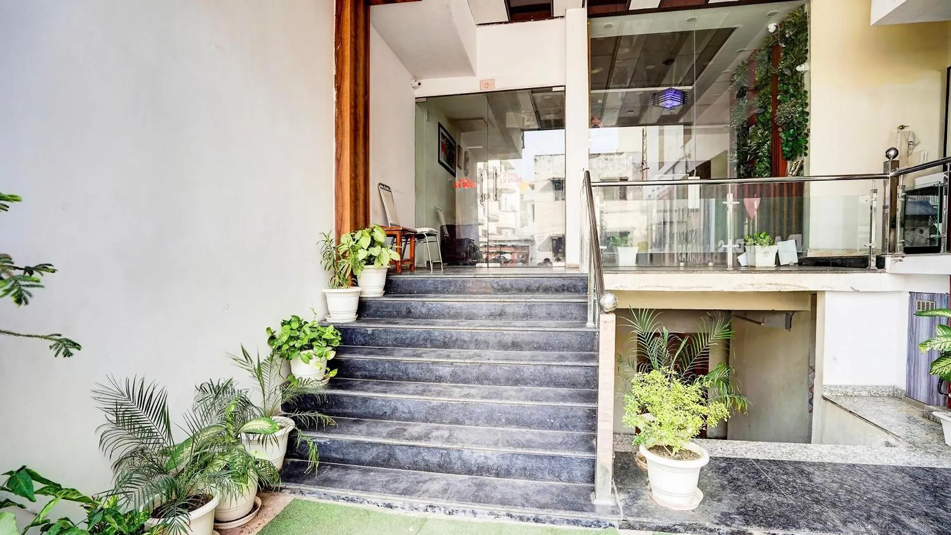Hotel Townhouse Ram Katora Near Vishwanath Temple Formerly Sv Grand Varanasi