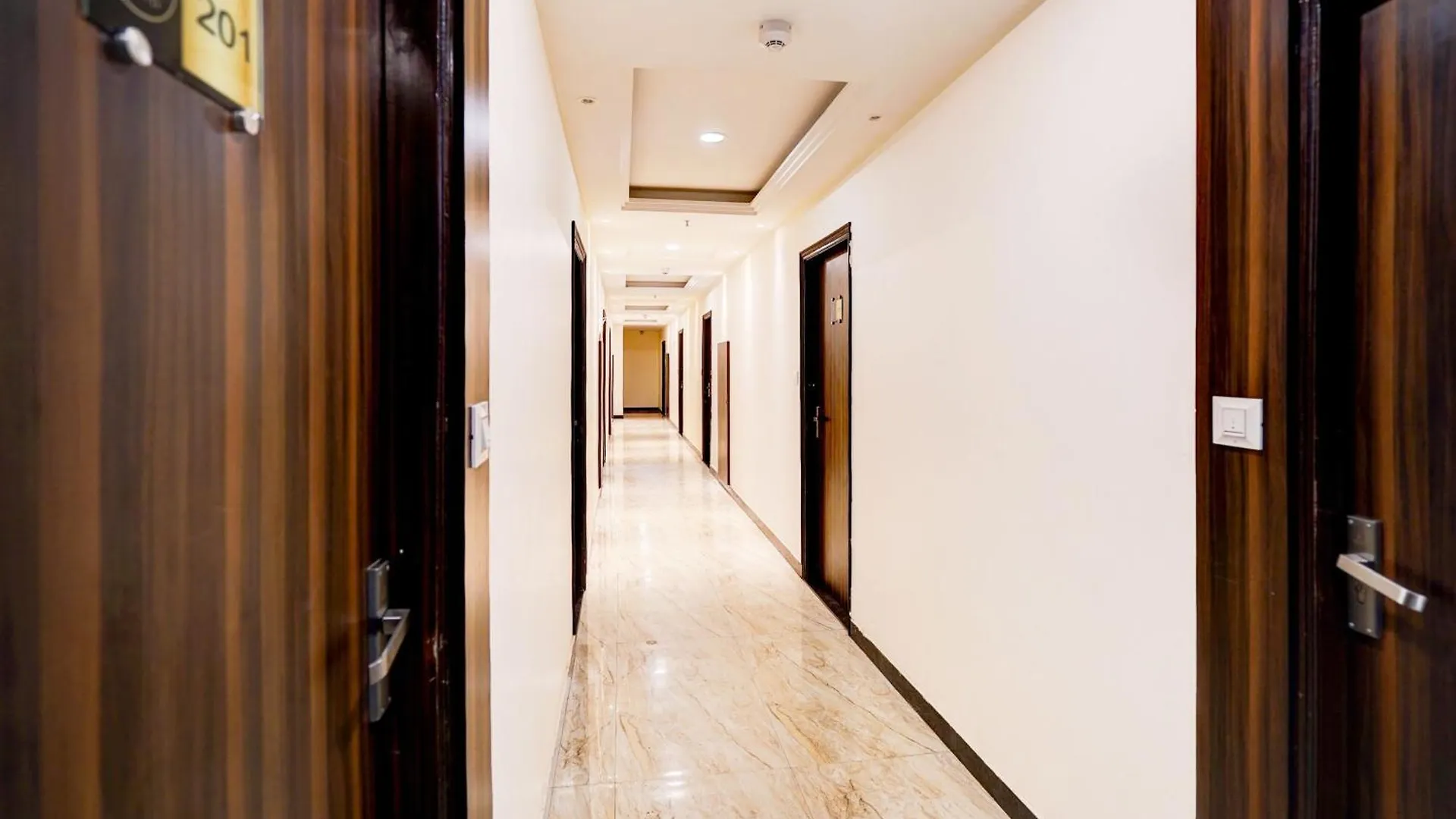 ***  Hotel Townhouse Ram Katora Near Vishwanath Temple Formerly Sv Grand Varanasi India